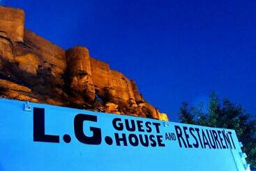 پانسیون L G Guest House