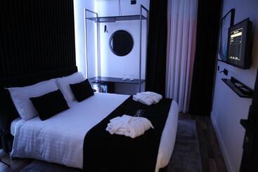 هتل Dark Boutique