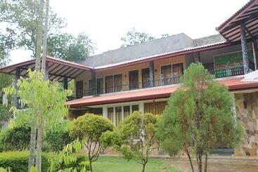 هتل Lake Sewendra