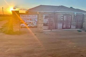 Majatalo Sapzres At Taung