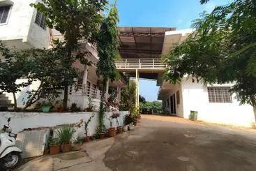 Hotel V J Farmstay