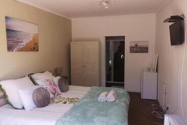 Pension Serenity Cove The Royal Jewel Room