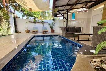 ペンション Sunshine Guesthouse And Diving School