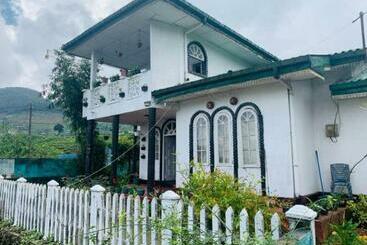 Pensión The Kudaoya Guest And Bungalow