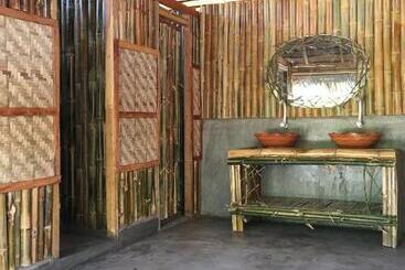 Love Shack Hostel & Cafe