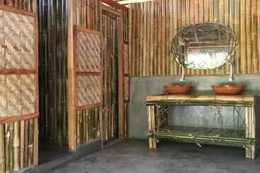 Love Shack Hostel & Cafe