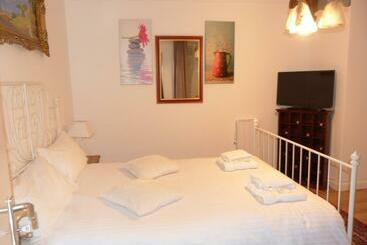 민박 Royal Guest House