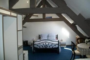 Bed and Breakfast Stone Cottage