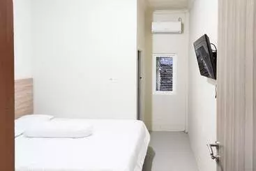 ホテル Reddoorz Syariah At Karema Area Mamuju