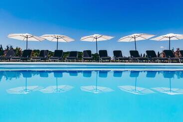 Bed and Breakfast Youness Wellness Clinic & Retreats