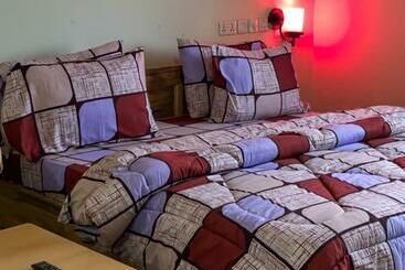 فندق Small World