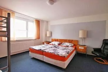 Pension  Zu Den Linden Trin