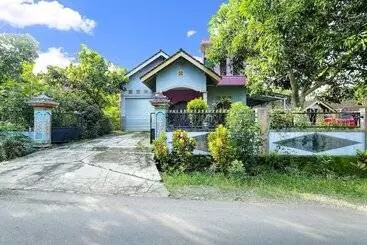 Hotelli Spot On 91154 Desa Wisata Wayang Manyaran Wonogiri