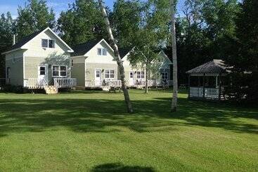 Hotel Briarwood Coastal Cottages & Lodge