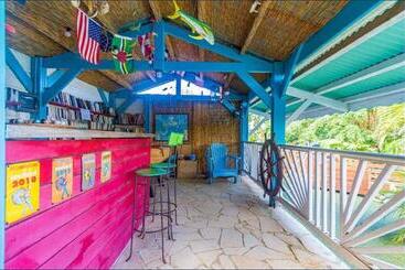 בית פרטי Piton Bungalows