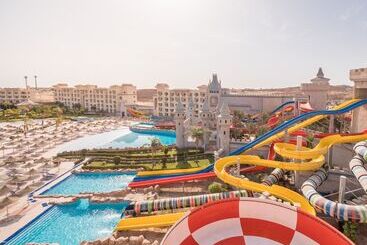 استراحتگاه Serenity Alma Heights Ex Serenity Fun City