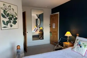 Pensió Overdale Room Only And Free Parking