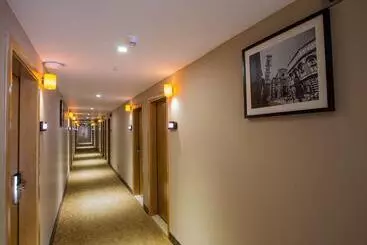 Hotel Iu  Tianjin Xiqing Meijiang Convention Center Dasi Branch