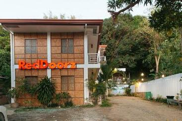 Reddoorz @ Camp Saint John Hotel La Union