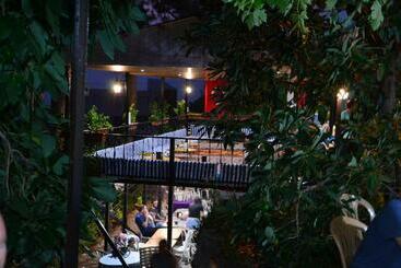 旅馆 Zeytinada Pansiyon Ve Gozleme