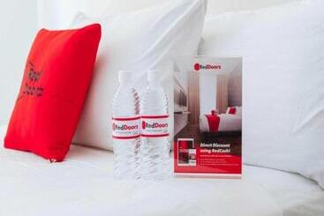 Hotel Reddoorz @ Catalina Pension House