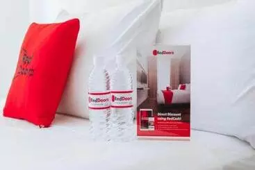 Hotelli Reddoorz @ Catalina Pension House