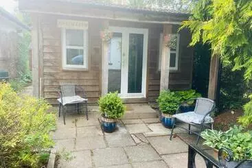 Majatalo Kwetu Cabin