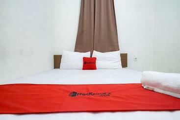 Otel Reddoorz Near Ekowisata Mangrove Belawan