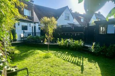 Пансион Beddington Park Lodge East