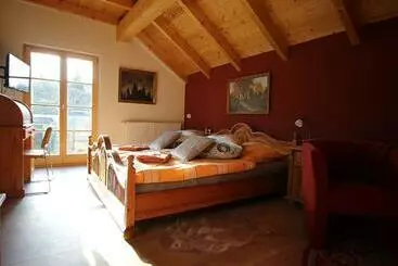 Pension Und Falknerei An Der Alten Schmiede