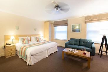 Hotel Saco Jersey   Merlin House