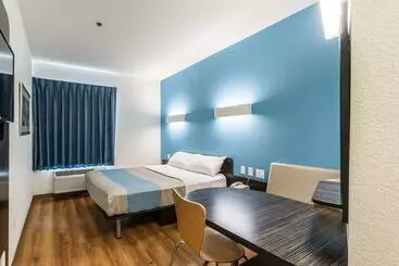 Motel 6laredo, Tx Airport