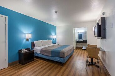 Motel 6webster, Tx  Houston  Nasa Lake