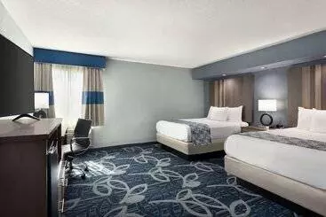 모텔 Baymont Inn & Suites Shawnee