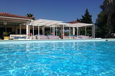 アパートホテル Athina