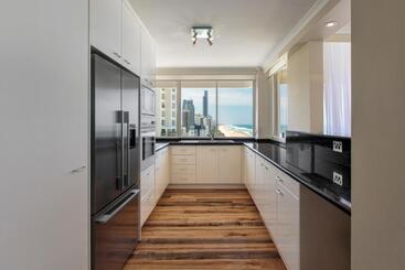 Апартаменты Dorchester On The Beach