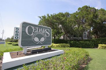 Отель Cedars Tennis Resort & Club