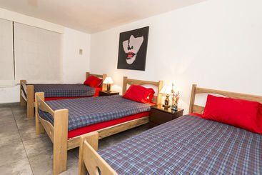 فندق Llama Brothers