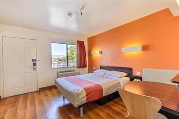 Motel 6watsonville, Ca  Monterey Area