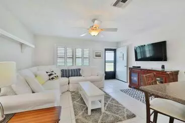 ホテル 2 Bed 2 Bath Apartment In Tampa Bay