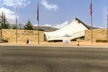 Hotel Sun Valley Serenity