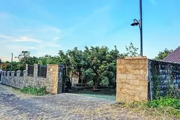 Hotel Alif House Syariah Redpartner Near Taman Dayu Pandaan