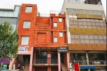 Om Sai Nath Hotel & Restaurant By Wb Inn