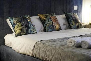 پانسیون Atenea Palace Rooms