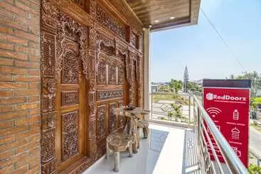 هتل Prime Adisucipto