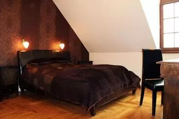 ベッドアンドブレックファースト Dwór Pod Różami