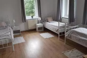 Dom O Niebieskich Okiennicach