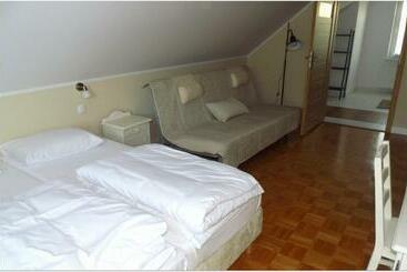 호스텔 Lavender Restauracja I Pokoje Gościnne