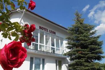 הוסטל Leon