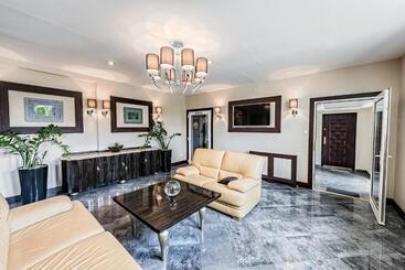 호스텔 Villa Sulejówek